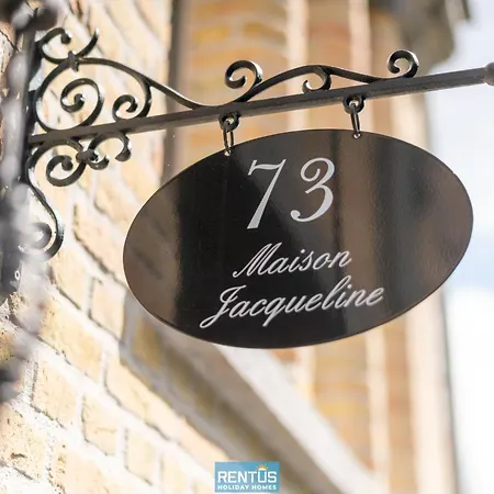 Сasa de vacaciones Maison Jacqueline - Unique Town House In *